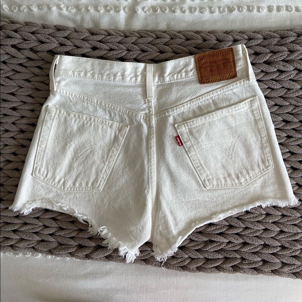 Levi’s 501 white jean shorts